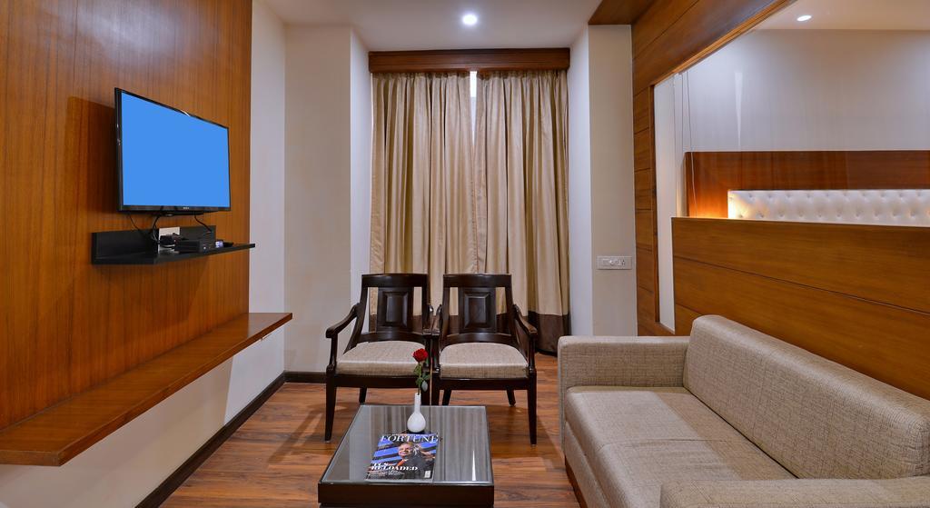 โฮเต็ล เซเวน ฮิลส์ ทาวเวอร์ Hotel อัครา ภายนอก รูปภาพ