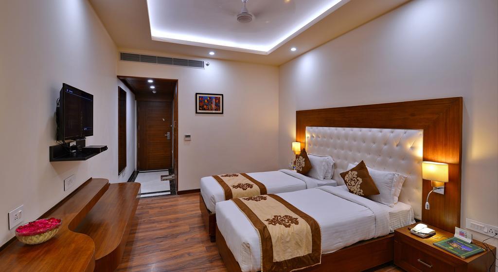 โฮเต็ล เซเวน ฮิลส์ ทาวเวอร์ Hotel อัครา ภายนอก รูปภาพ