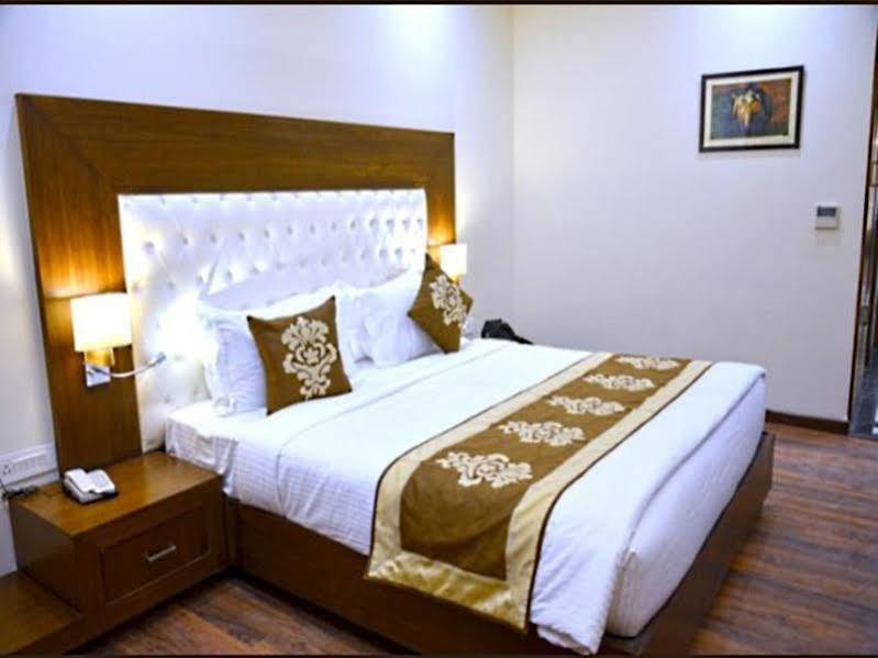 โฮเต็ล เซเวน ฮิลส์ ทาวเวอร์ Hotel อัครา ภายนอก รูปภาพ