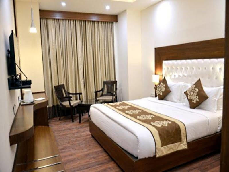 โฮเต็ล เซเวน ฮิลส์ ทาวเวอร์ Hotel อัครา ภายนอก รูปภาพ
